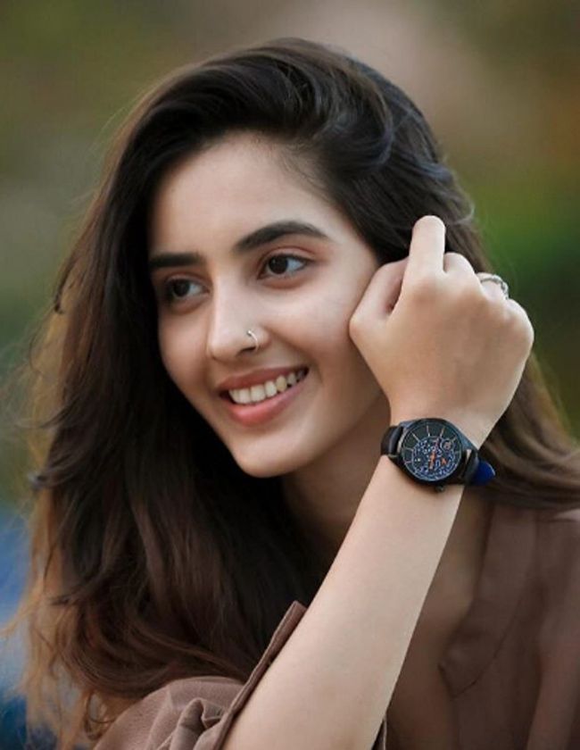 Simrat Kaur Latest Instagram Pics